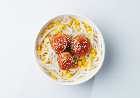 Локшина удон з мітболами Локшина удон з мітболами