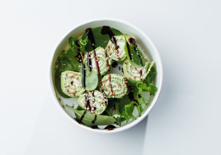 Панкейк-ролз творожною масою та копченою куркою Панкейк-ролз творожною масою та копченою куркою