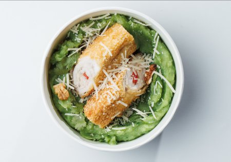 Курячий рулет з болгарським перцем, сиром моцарела та картопляно-шпинатним пюре Курячий рулет з болгарським перцем, сиром моцарела та картопляно-шпинатним пюре